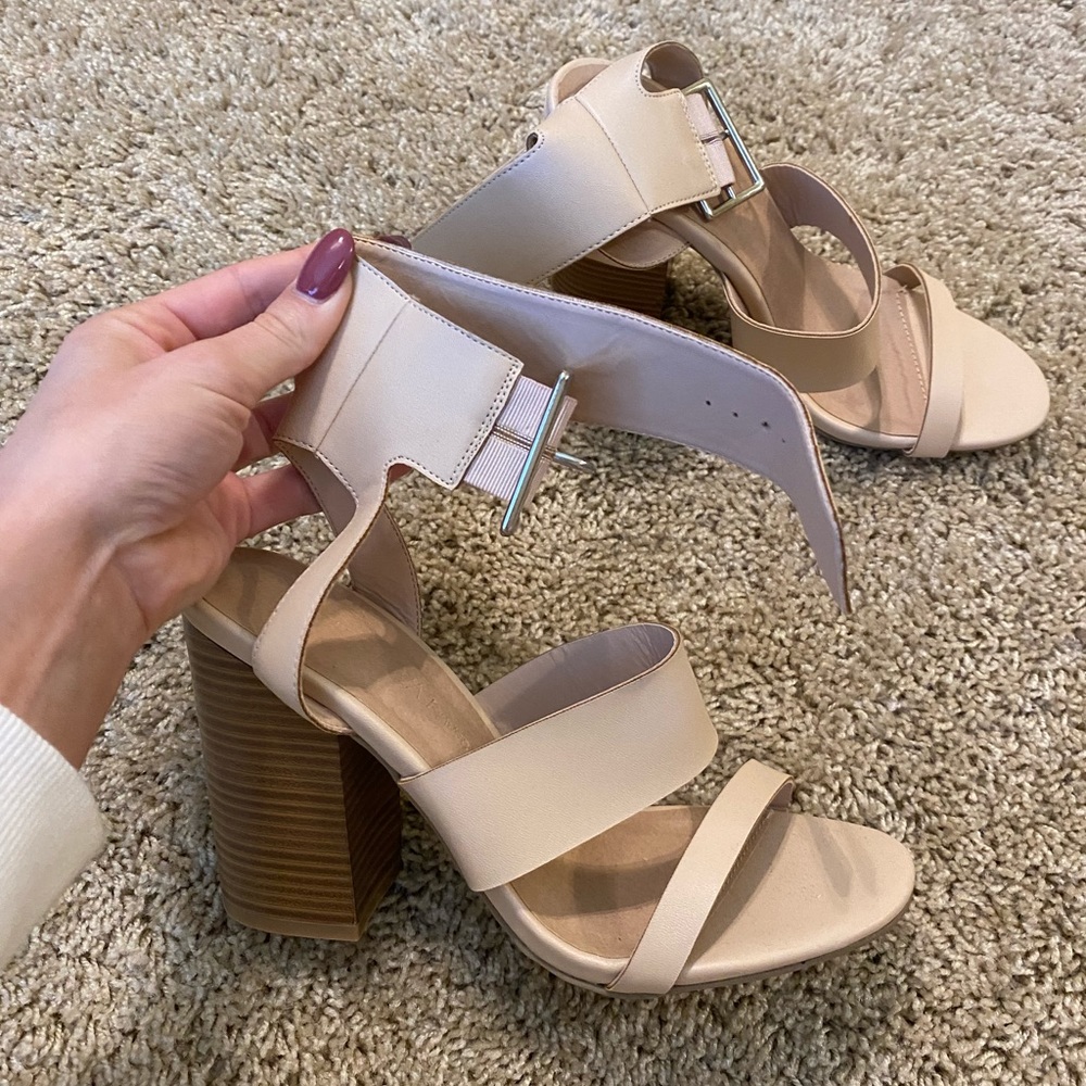HEELS/ NEVER WORN/ SIZE 7.5
